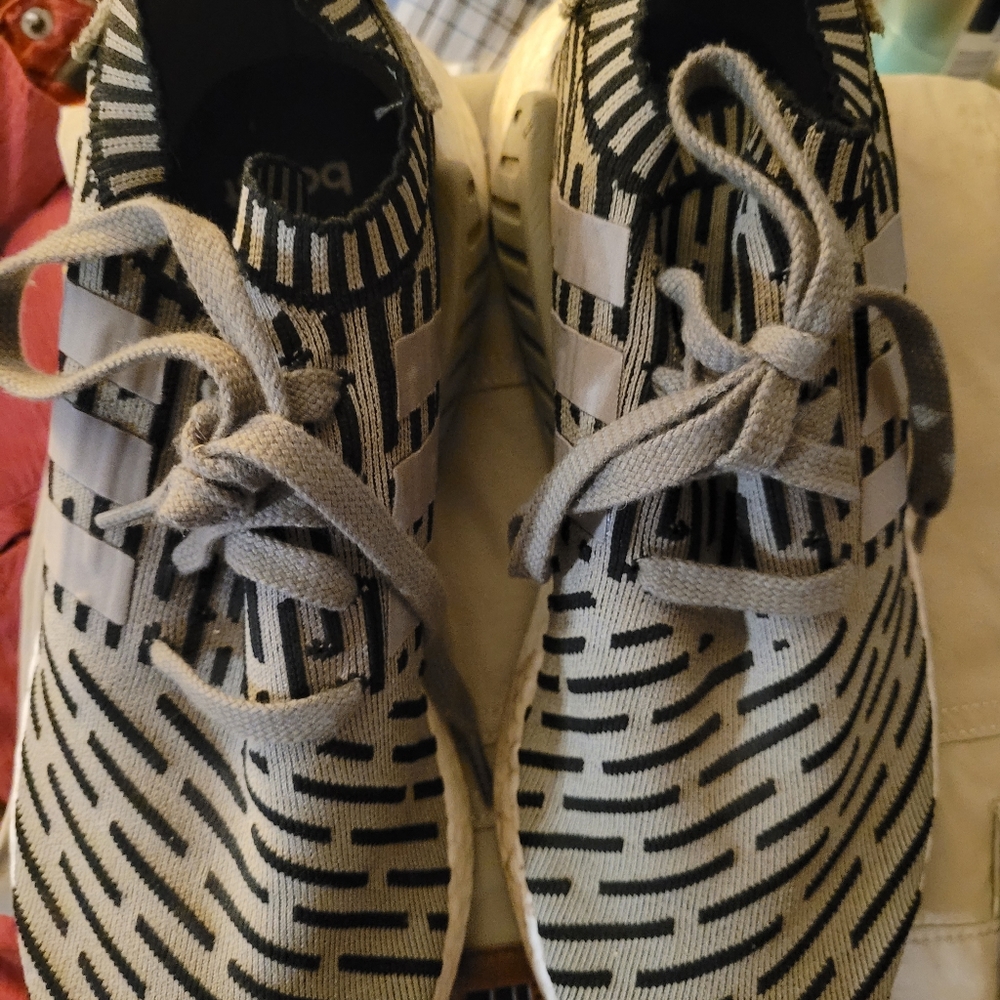 PRODUCT DETAILS Adidas NMD R2 with this "trace cargo" Primeknit release USED